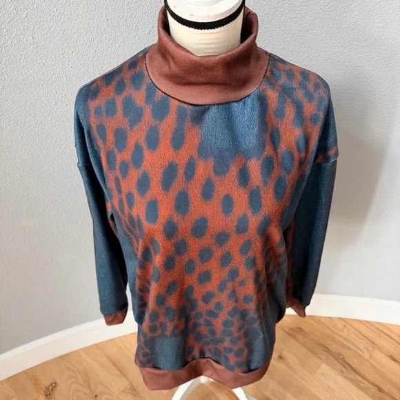 Leopard Print Turtleneck Sweater - Picture 3 of 9